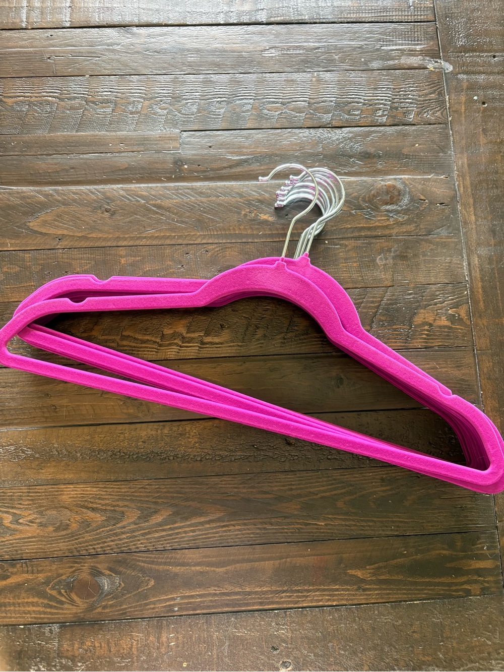 12 Velvet Hangers - Fuchsia
